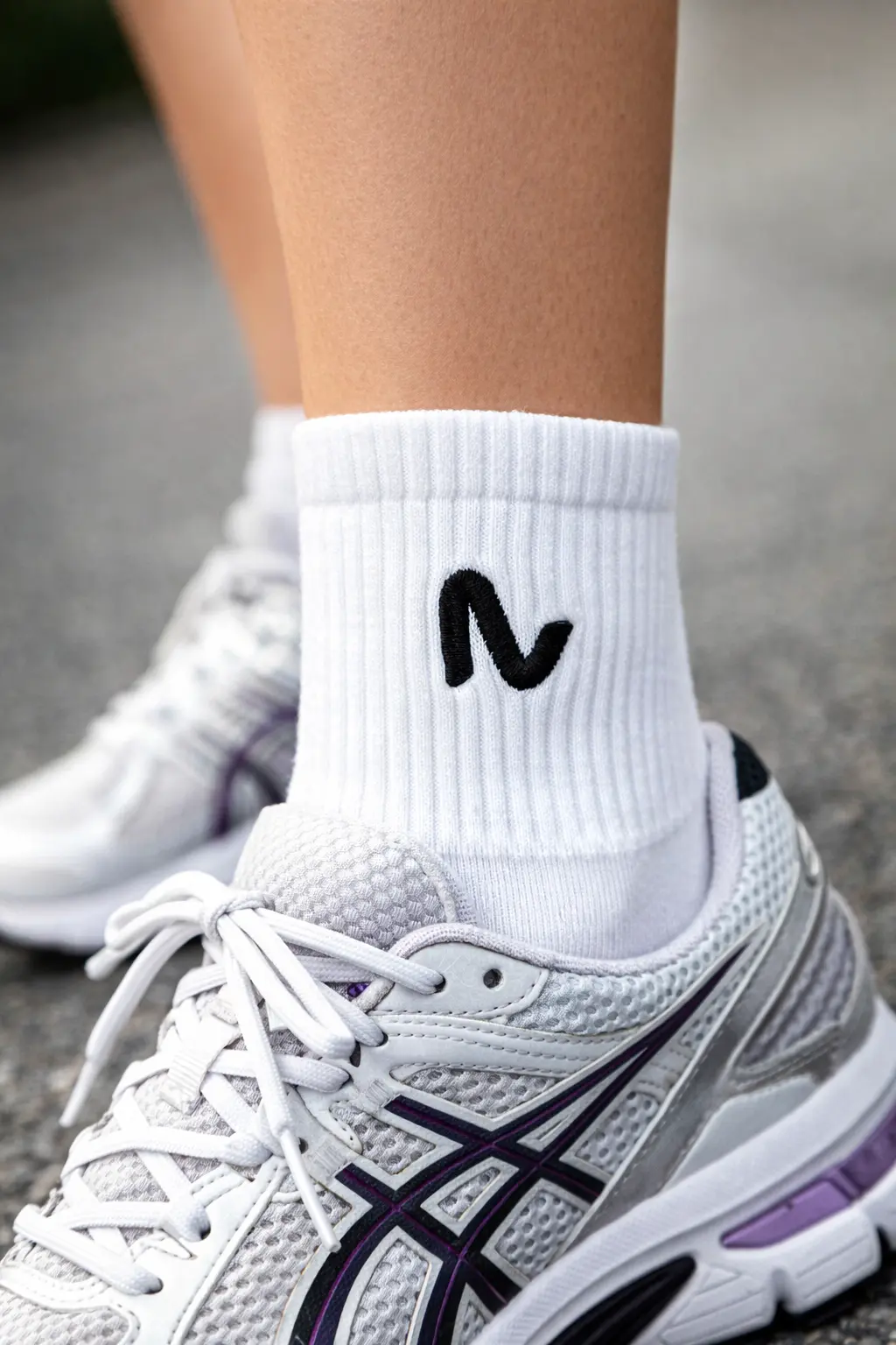 Tennissocken besticken lassen - personalisierte Sportsocken mit Logo