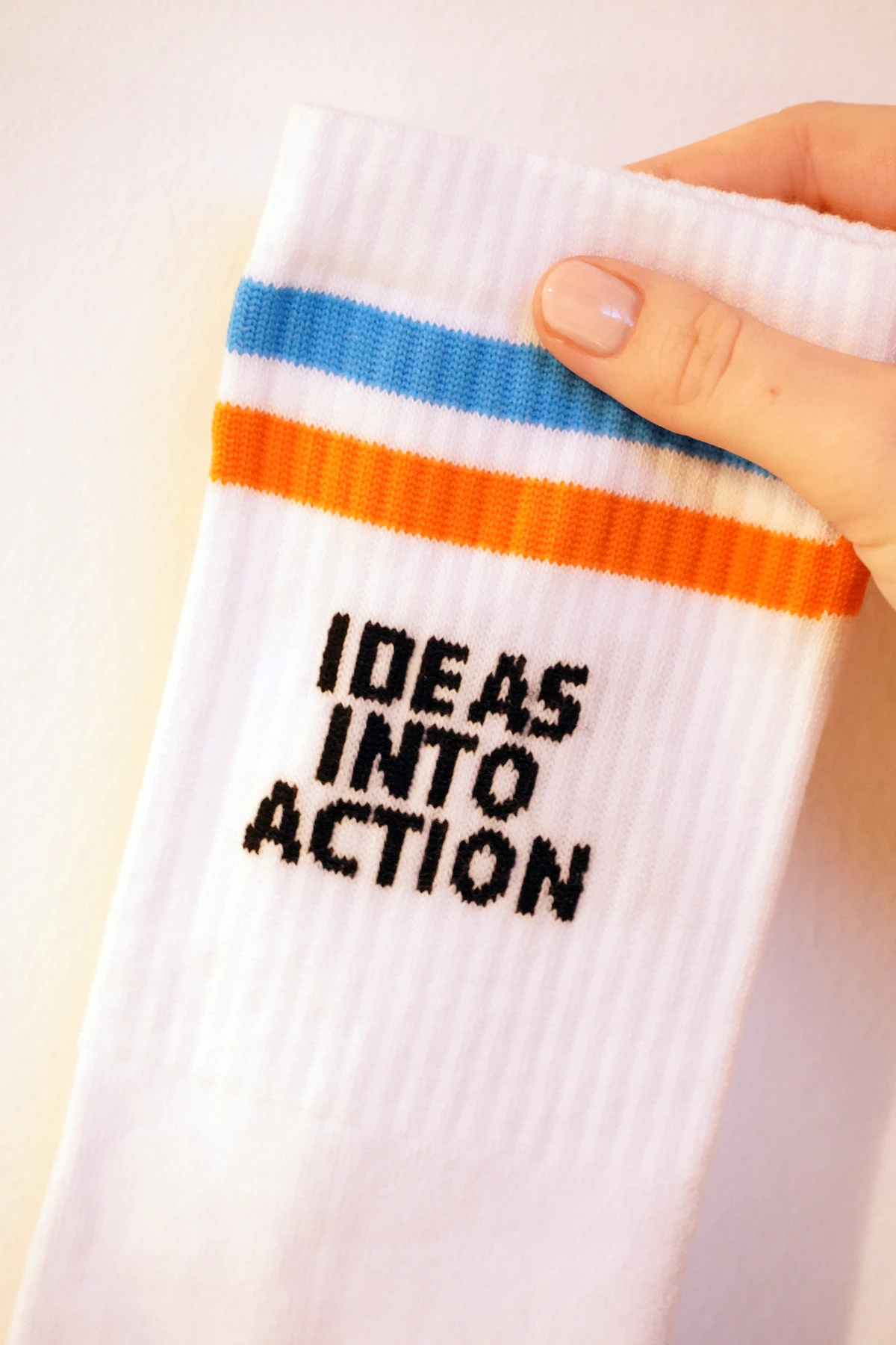 Sport sock with colorful woven logo